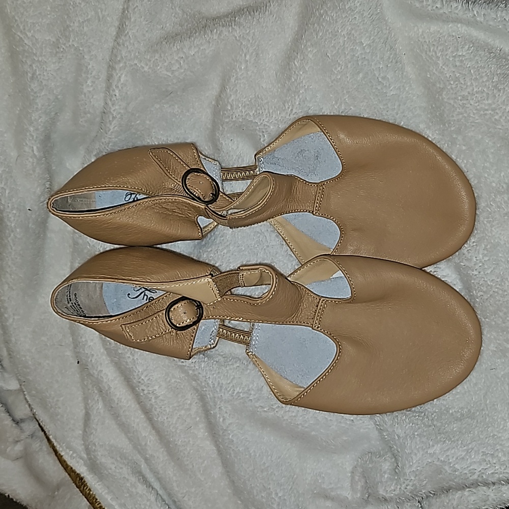 New Theatricals Tan Pedinis Size 9